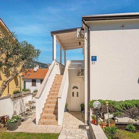 Ara-Bane Apartment Baska  Ngoại thất bức ảnh