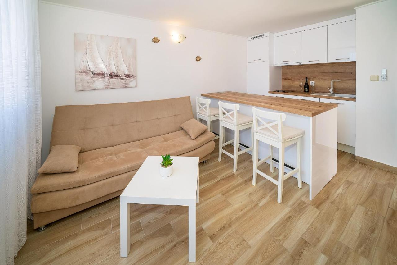Ara-Bane Apartment Baska  Ngoại thất bức ảnh