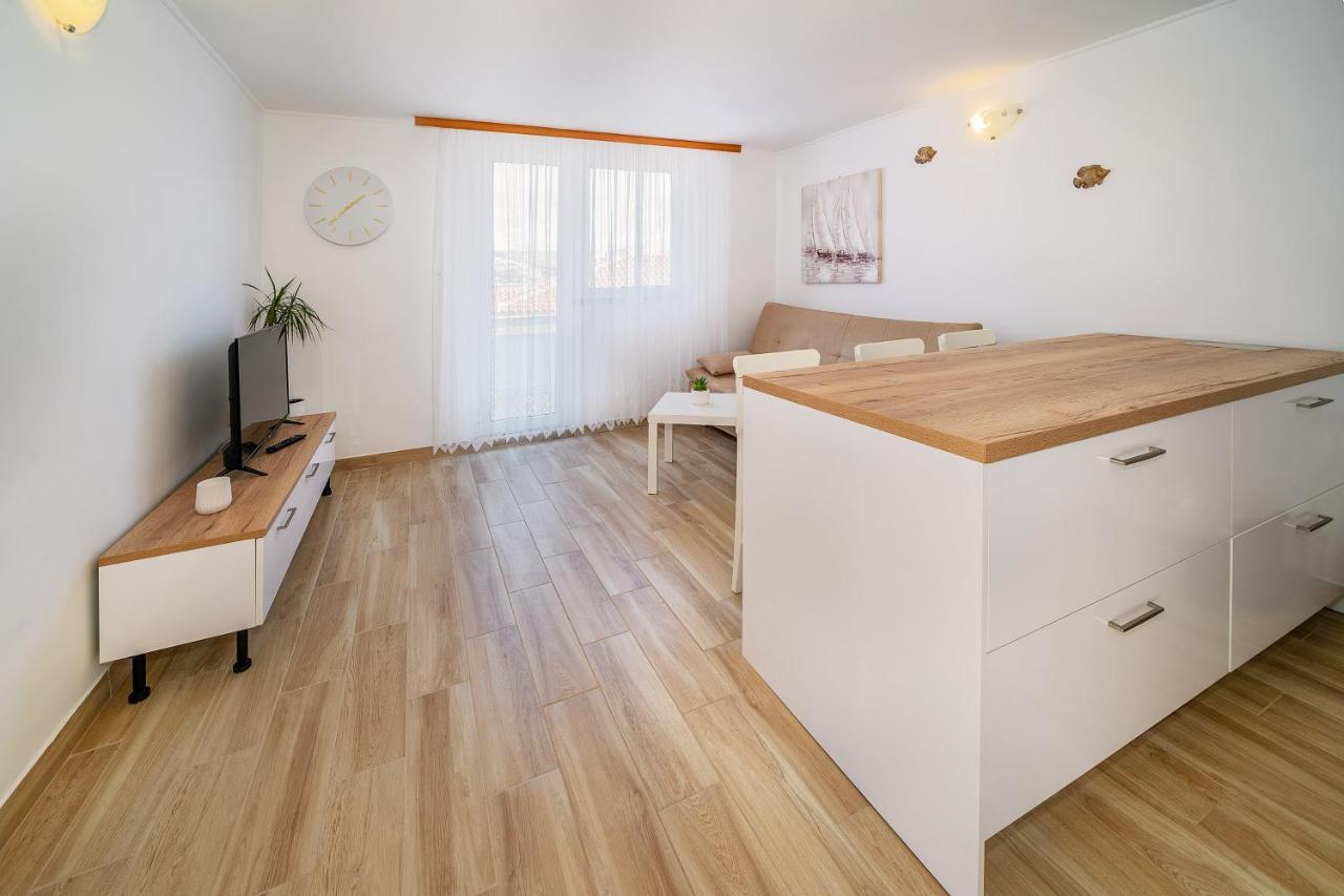 Ara-Bane Apartment Baska  Ngoại thất bức ảnh