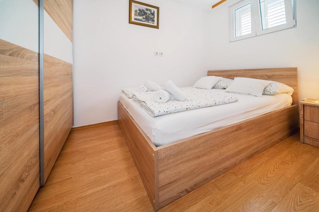 Ara-Bane Apartment Baska  Ngoại thất bức ảnh