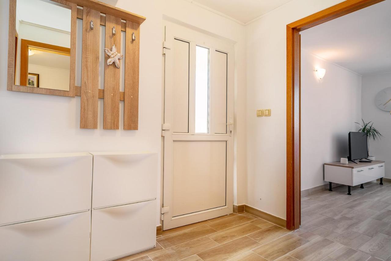 Ara-Bane Apartment Baska  Ngoại thất bức ảnh